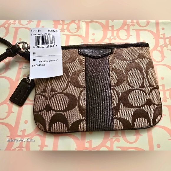 Coach Small Corner Zip Wristlet NWT - Picture 1 of 13